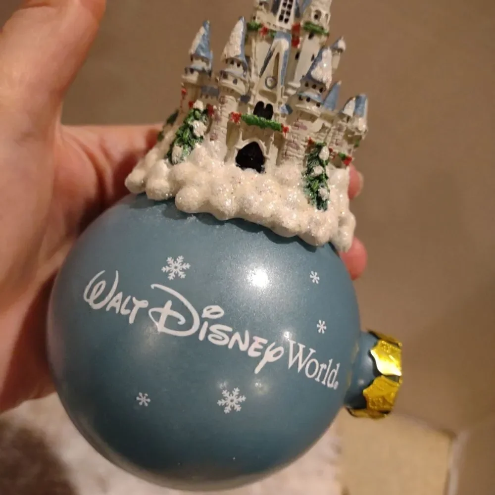 👍 Rare Disney Parks Castle Ornament **Read**. C6